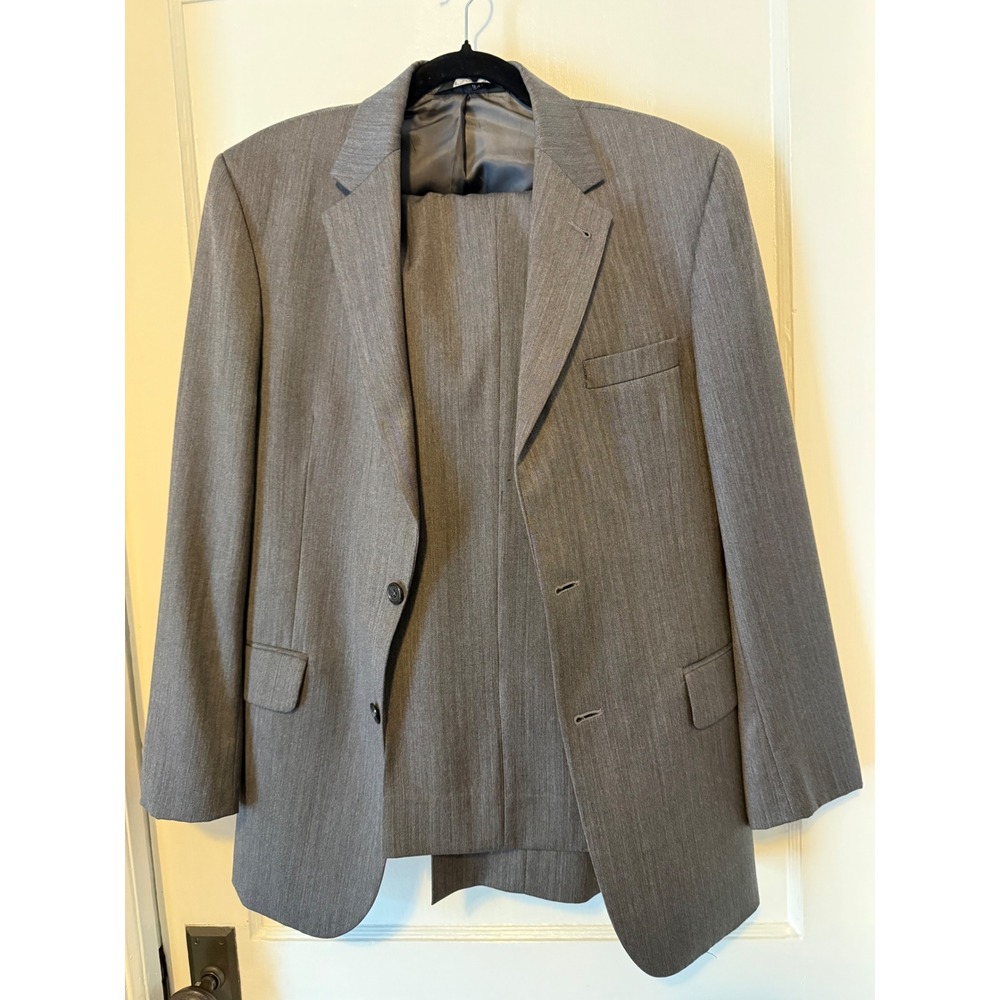 Jos. A. Bank Suit Mens 38R Gray Good Herringbone Wool Blend Two piece